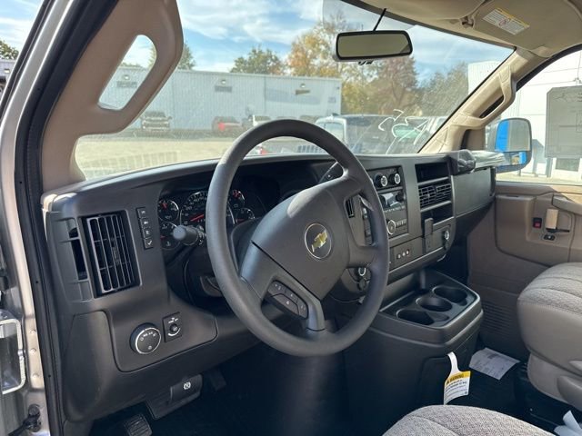 2025 Chevrolet Express Cargo Work Van - Photo 25