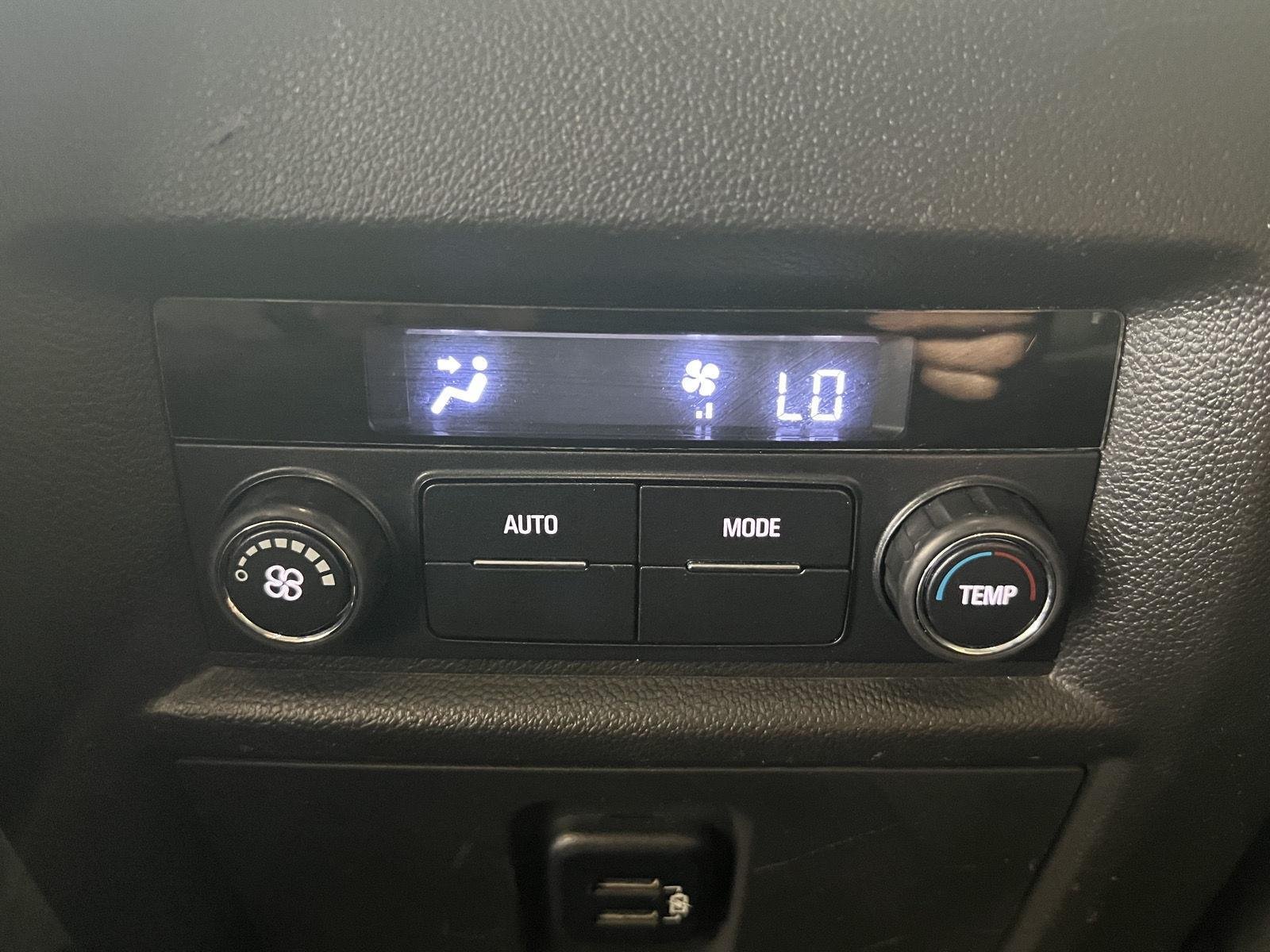 Used 2018 Mosaic Black Metallic Chevrolet LT Cloth image 20