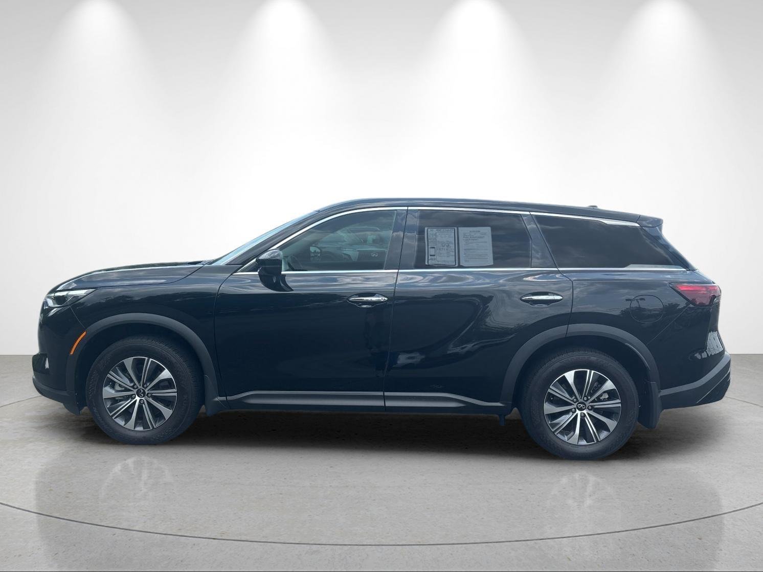 Used 2025 Mineral Black INFINITI PURE image 2
