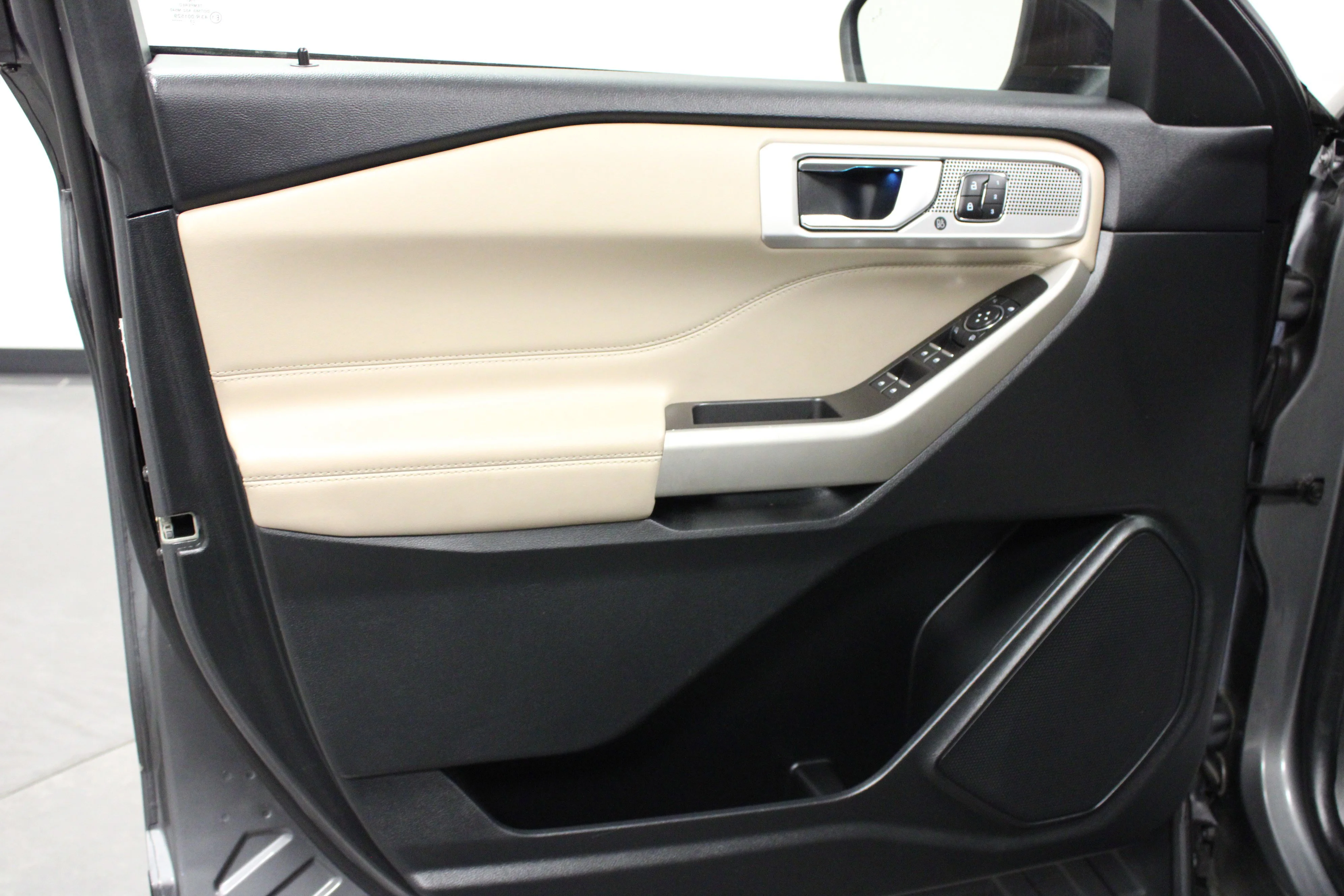 Used 2023 Gray Metallic Ford Limited image 11