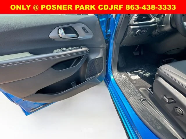 New 2027 Hydro Blue Pearl-Coat Exterior Paint Chrysler  image 19