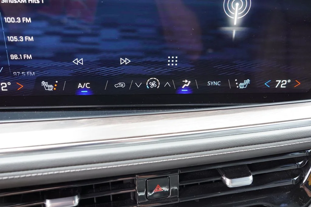 Used 2025 Summit White Chevrolet LT image 31
