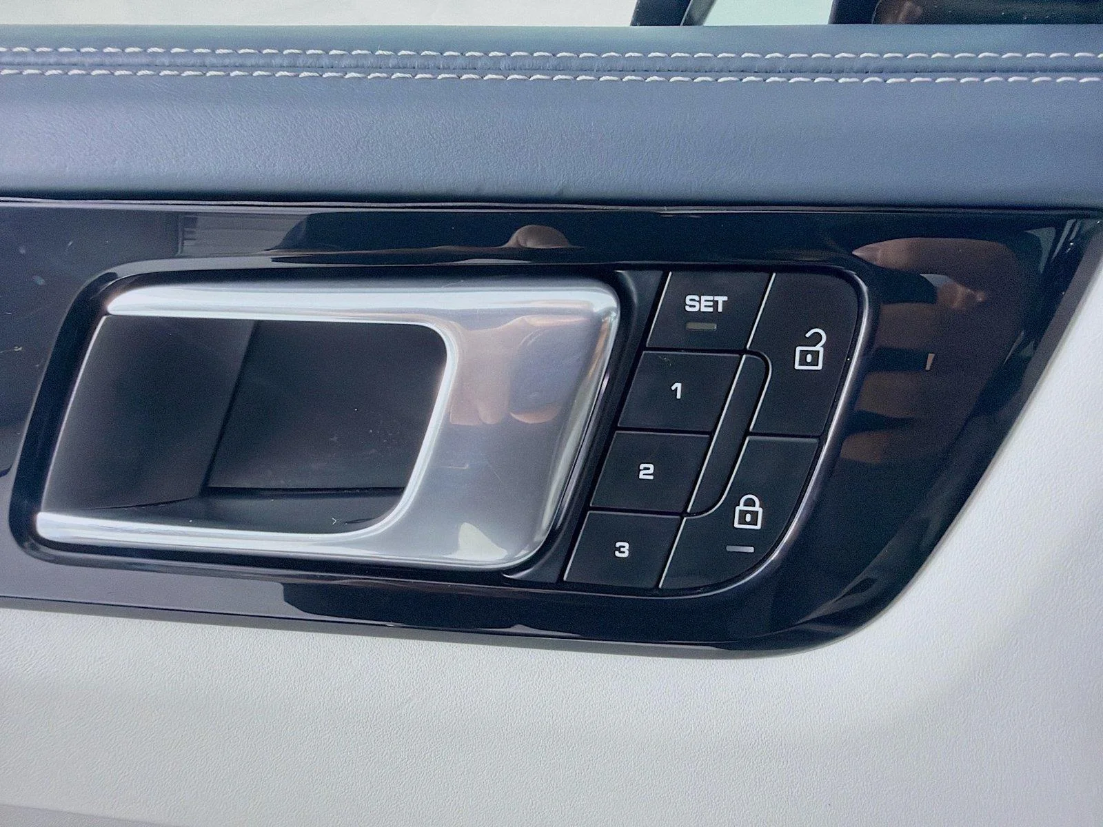 2022 Porsche Cayenne Platinum Edition - Photo 7