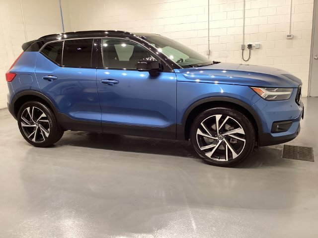 Used 2021 Blue Volvo R-Design image 6