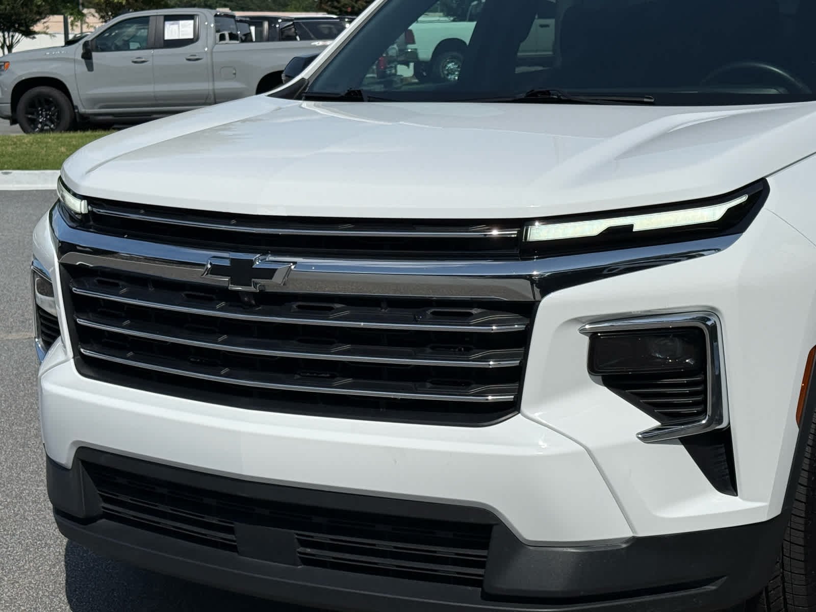 Used 2024 Summit White Chevrolet FWD LT image 9