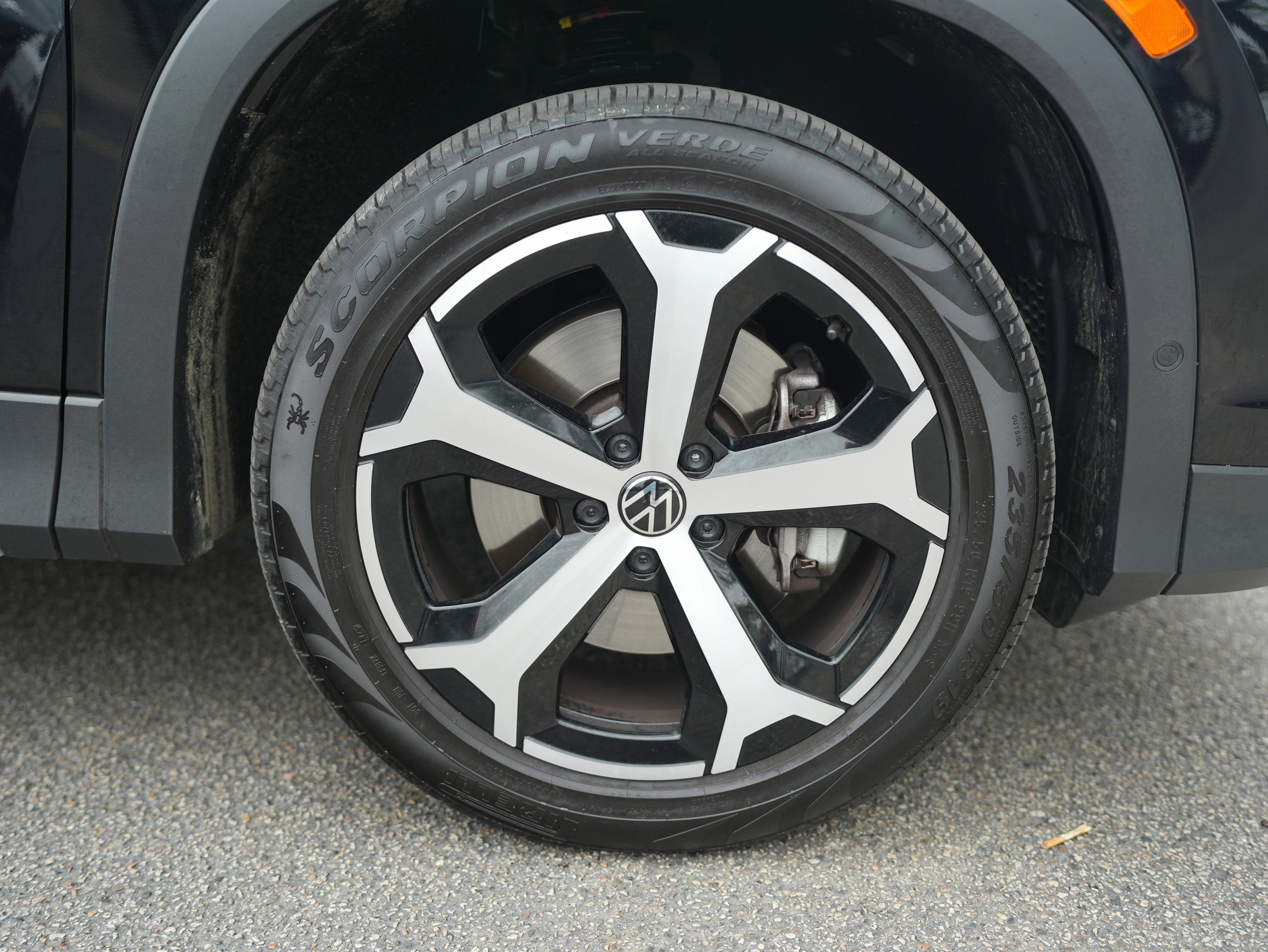 Used 2025 Black Volkswagen SE image 11
