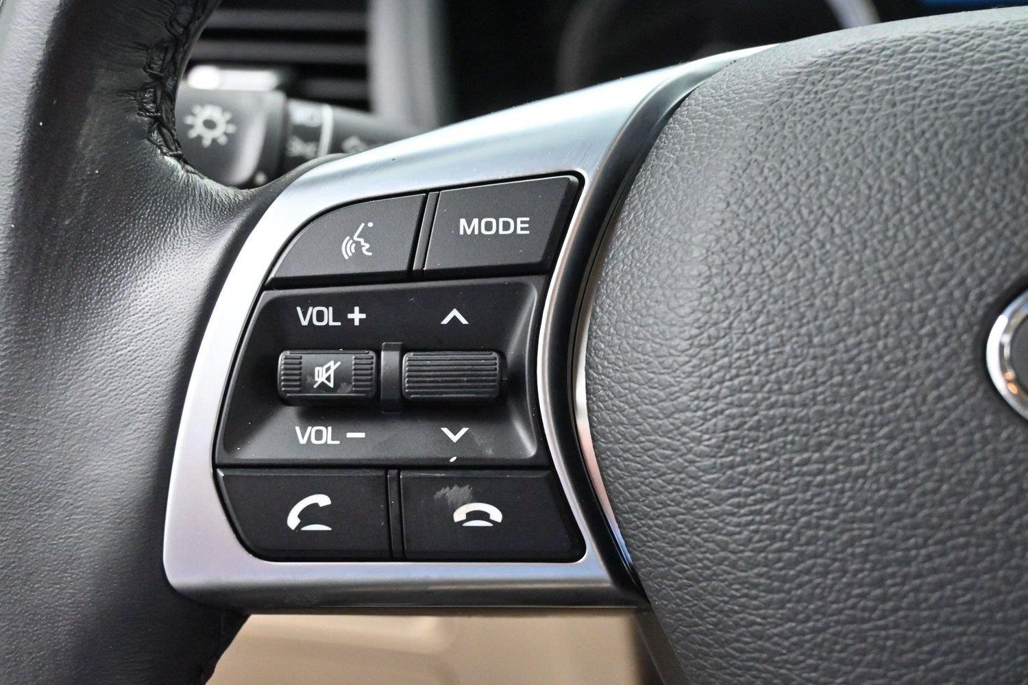Used 2019 Phantom Black Hyundai SEL image 17
