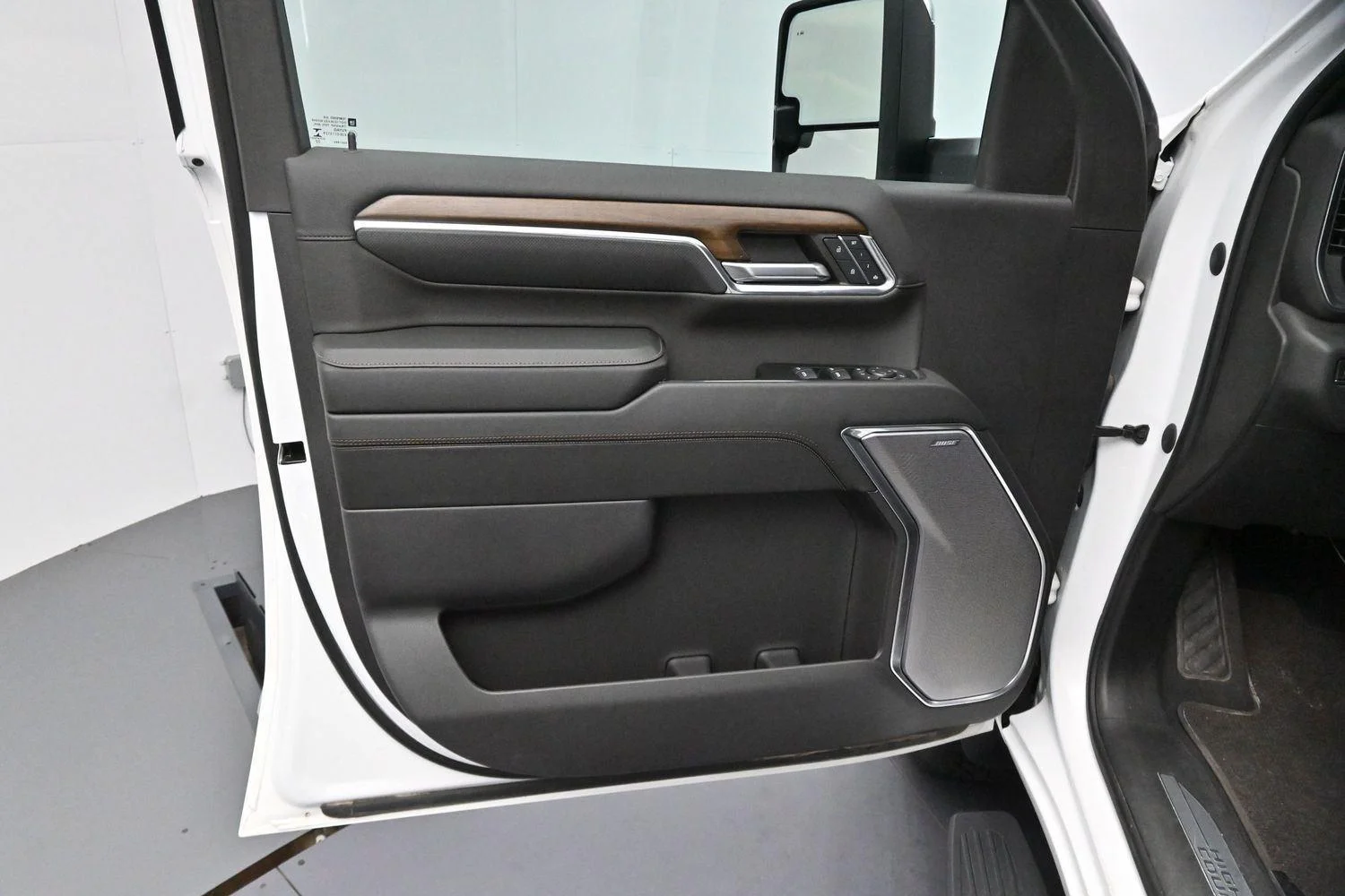 Used 2024 Summit White Chevrolet High Country image 9