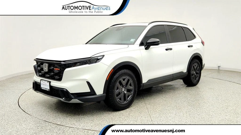Used 2026 Platinum White Pearl Honda TrailSport AWD image 1