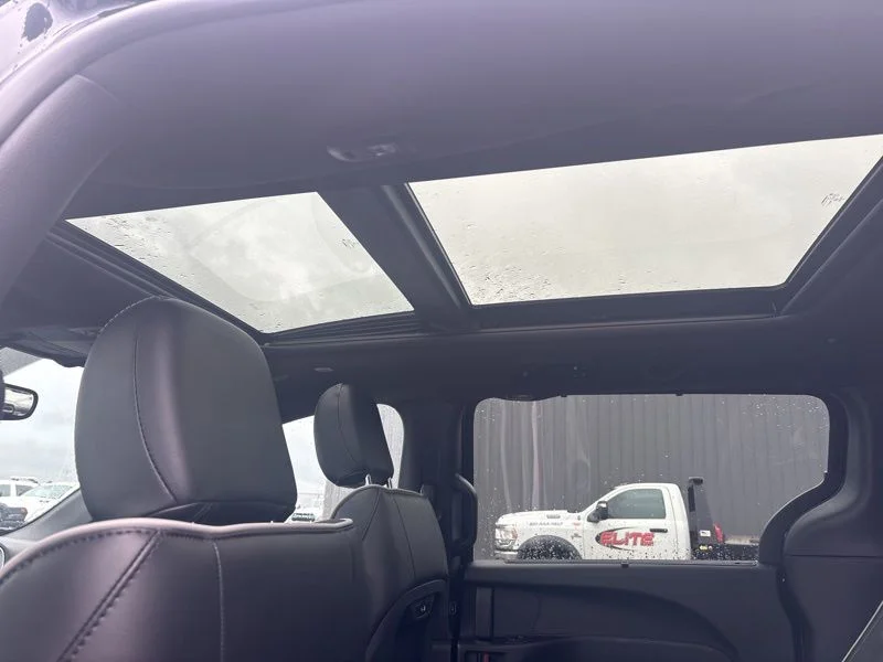 2026 Chrysler Pacifica Limited - Photo 11