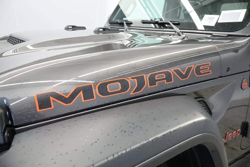 New 2026 Granite Crystal Metallic Clearcoat Jeep Mojave image 14