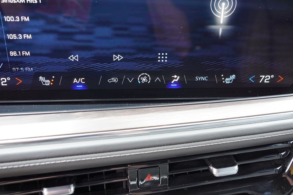 Used 2025 Summit White Chevrolet LT image 31