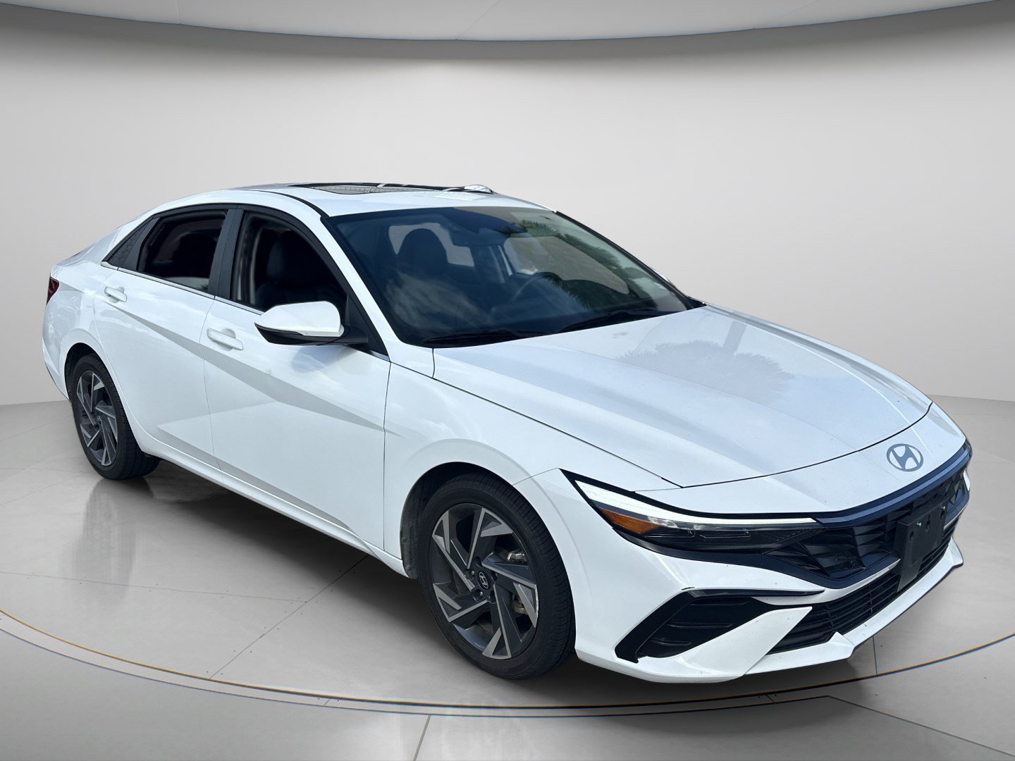 Used 2025 Serenity White Hyundai Limited image 1