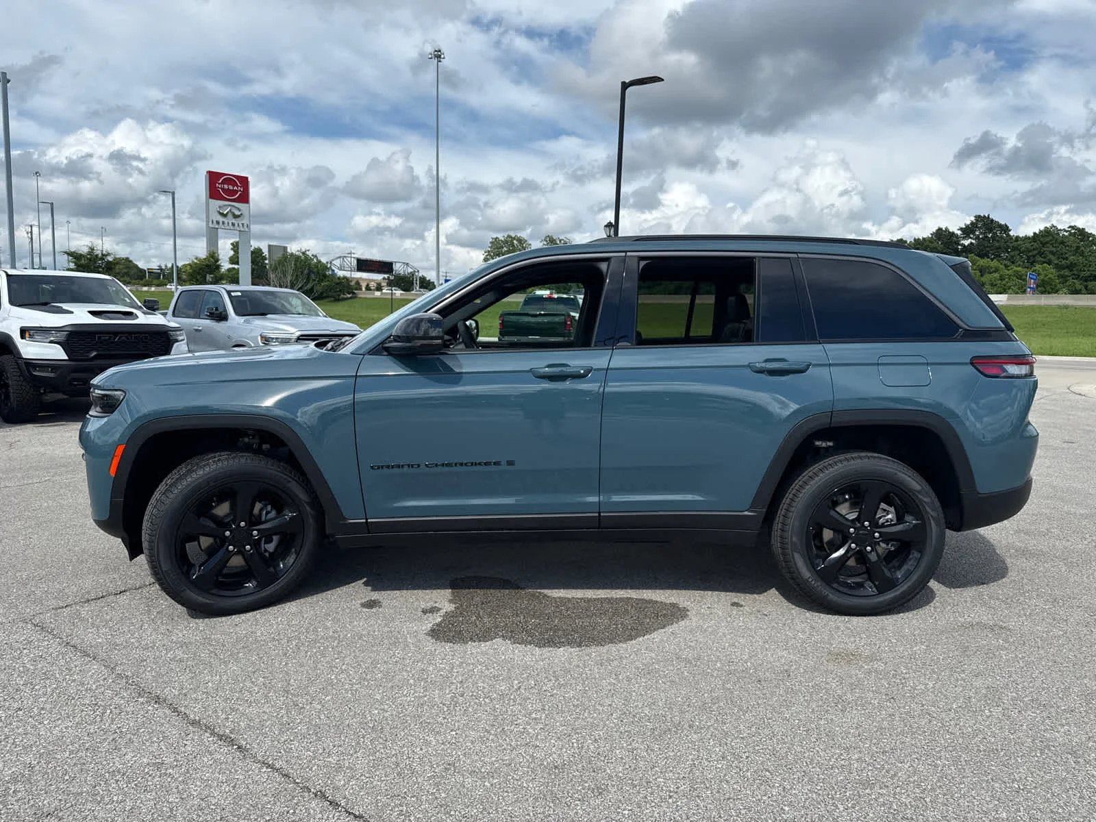 New 2026 Steel Blue Exterior Paint Jeep Limited image 5