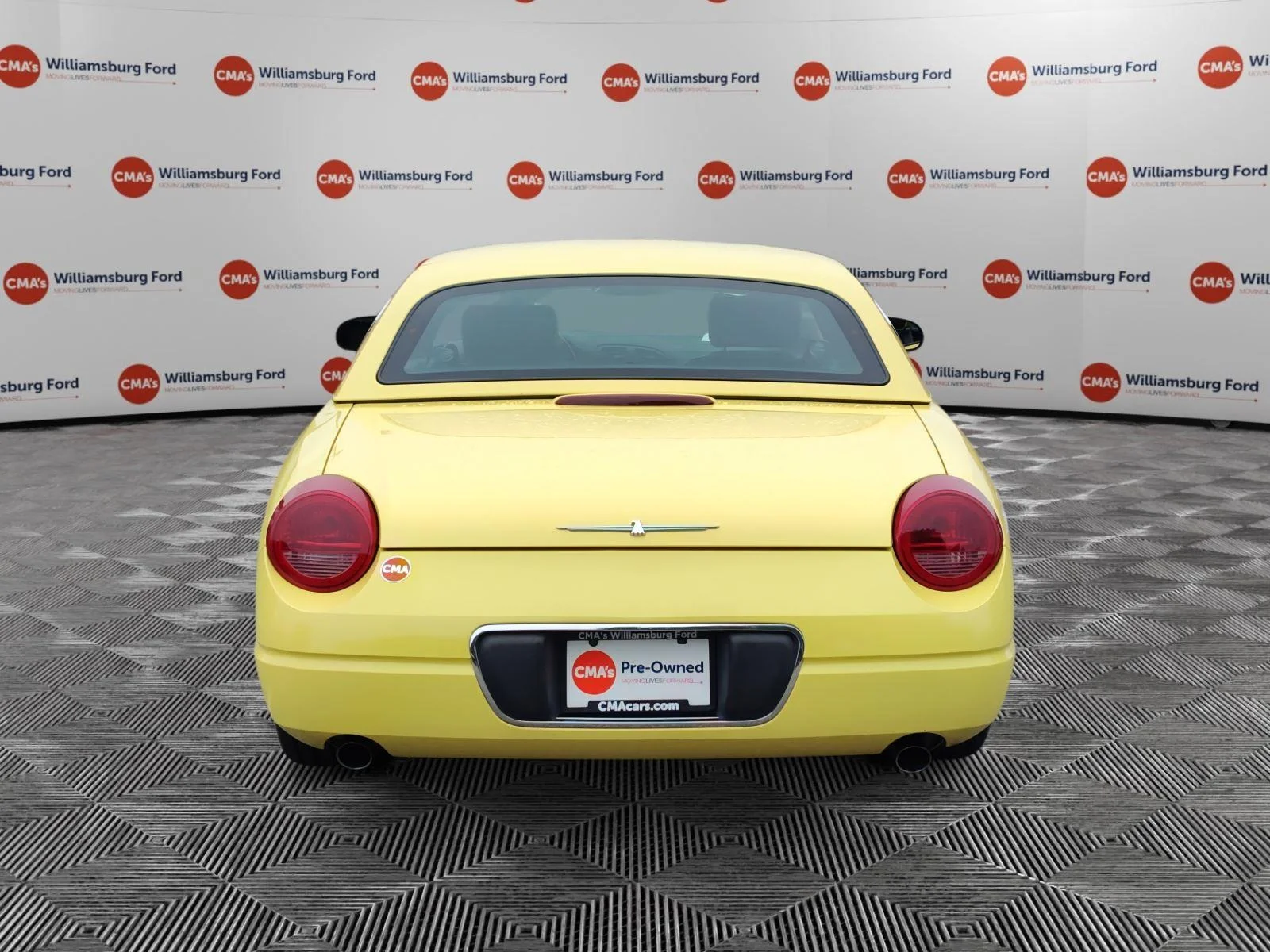 Used 2002 Inspiration Yellow Ford Deluxe image 4