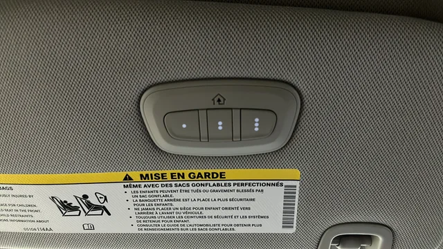 Used 2023 Bright White Clearcoat Chrysler Limited image 34