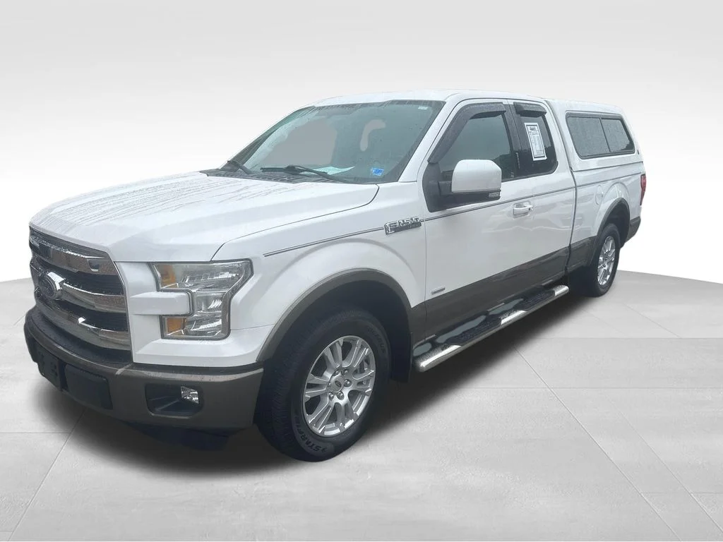 Used 2015  Ford Lariat image 2