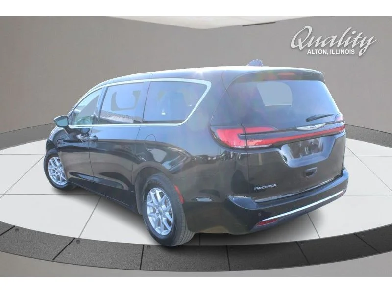 Used 2024 Diamond Black Crystal Pearlcoat Chrysler Touring L image 6