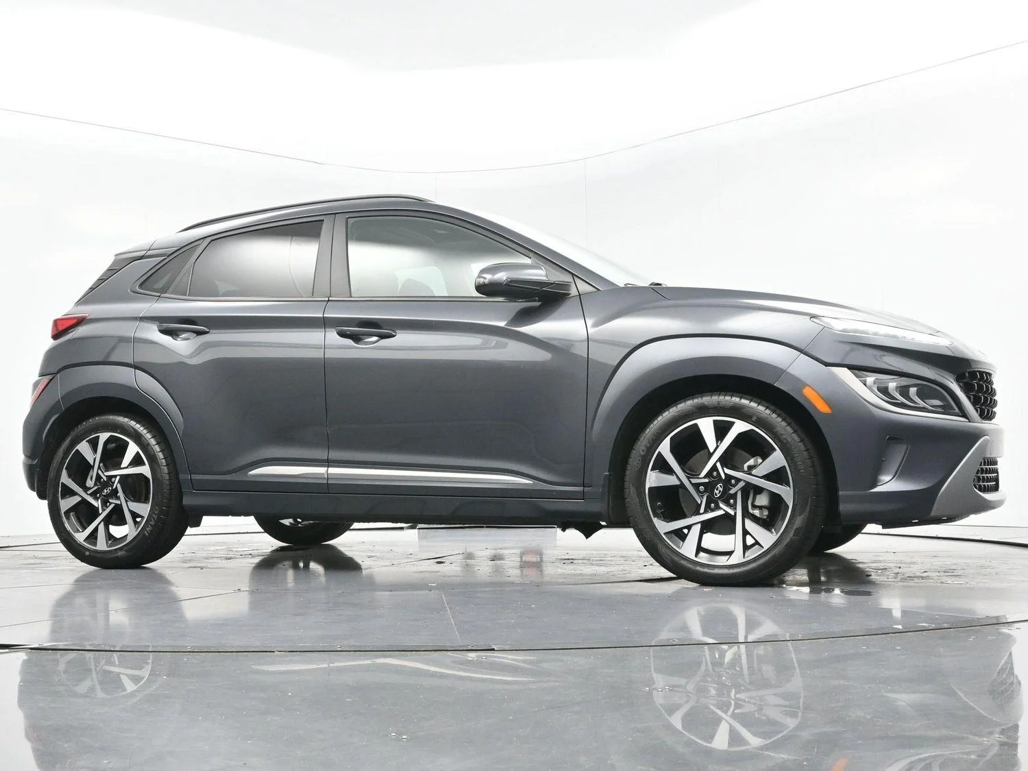 Used 2022 Thunder Gray Hyundai Limited image 41