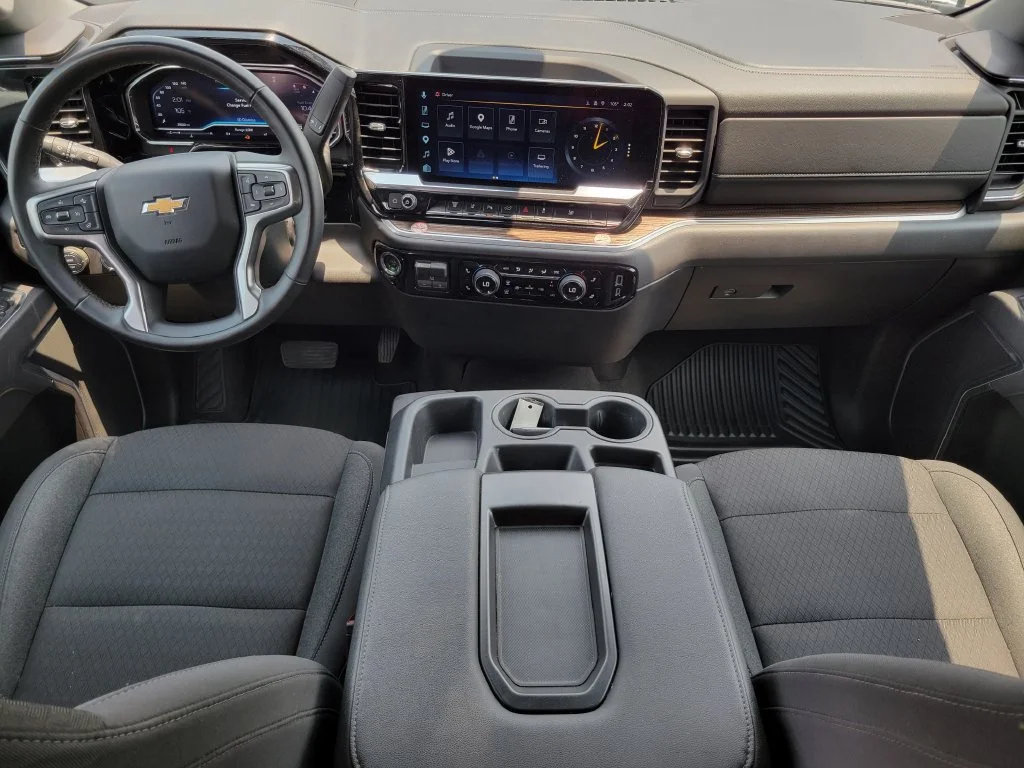 Used 2025 Summit White Chevrolet LT image 17