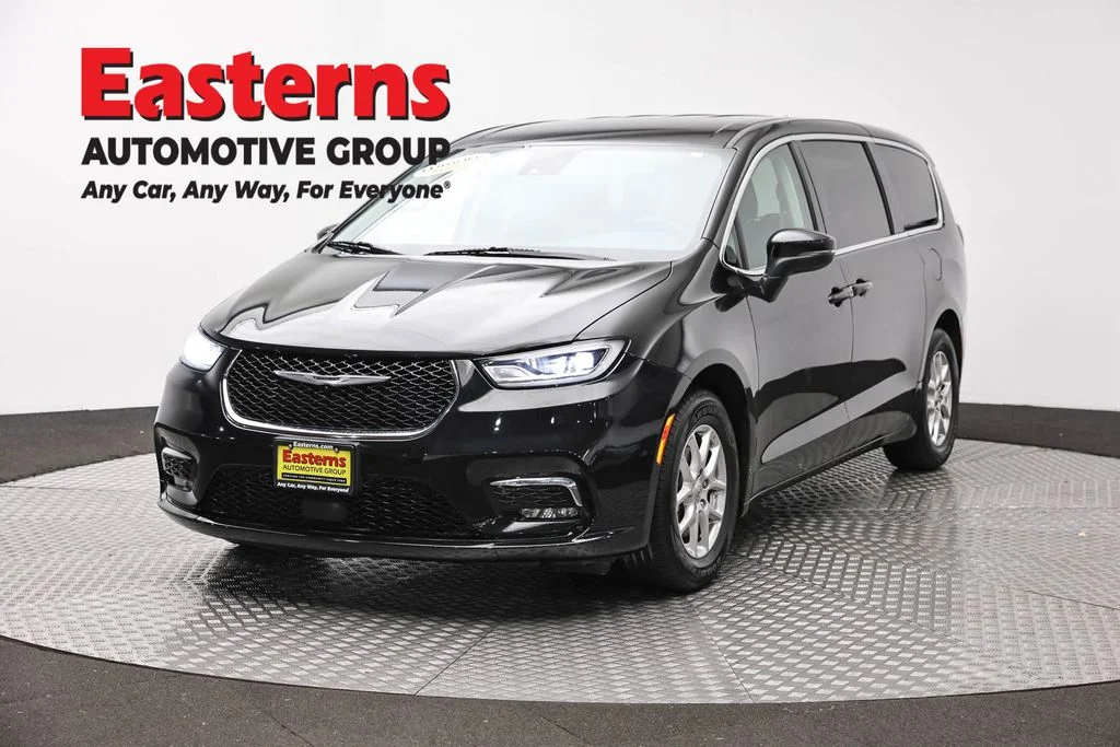 Used 2023 Black Chrysler Touring L image 1