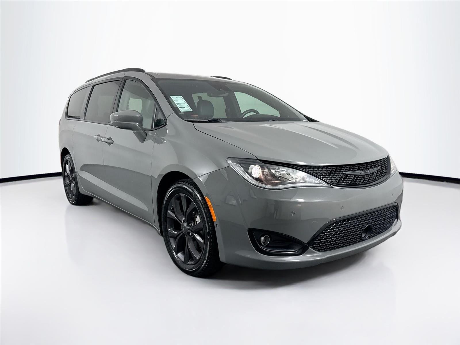 Used 2020 Ceramic Gray Clearcoat Chrysler Touring L Plus image 10