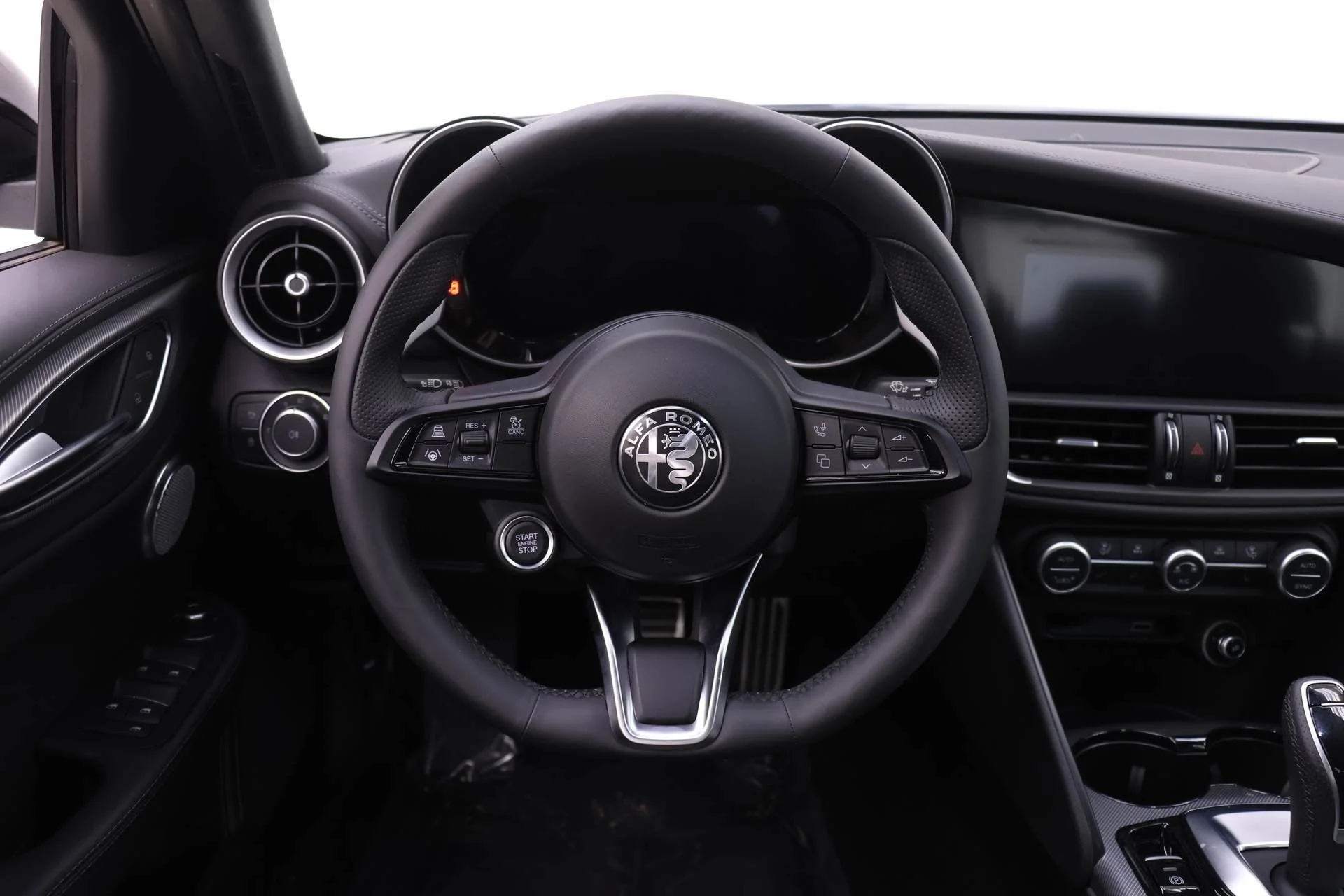 New 2025 Milano White Exterior Paint Alfa Romeo Base image 15