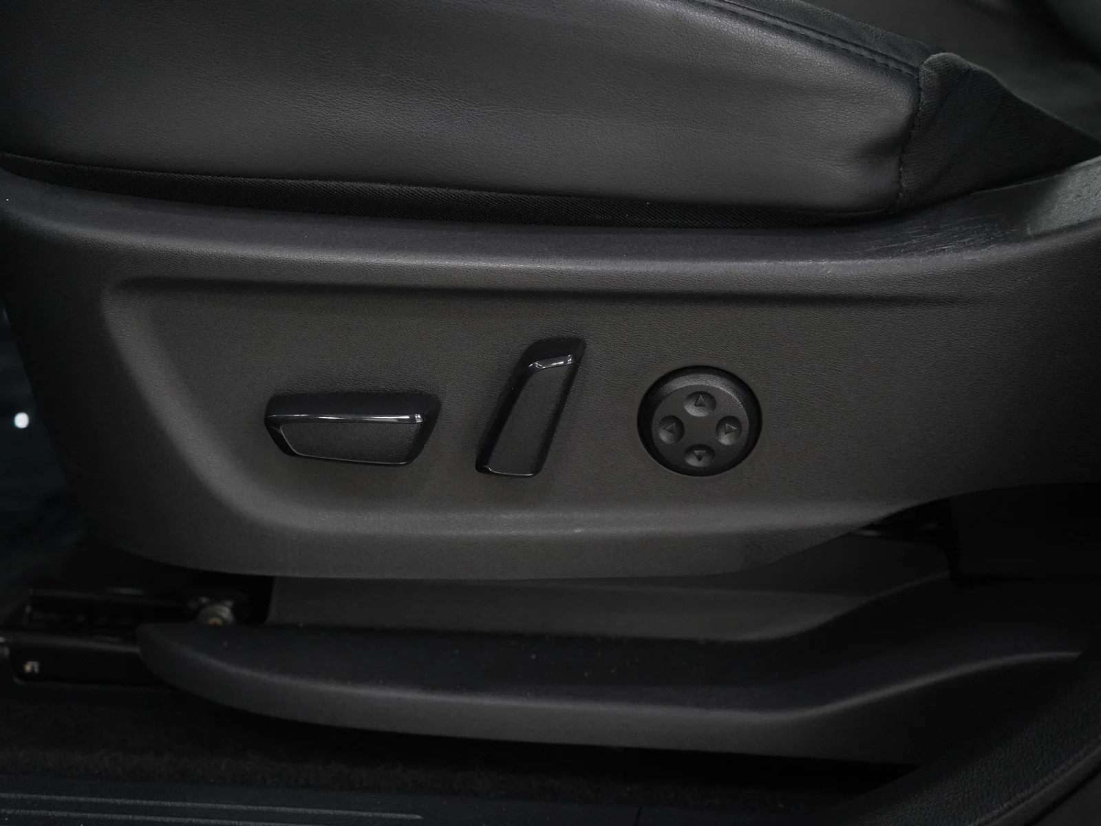 Used 2025 Gun Metallic Nissan ENGAGE image 27