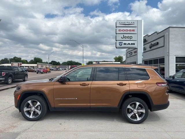 New 2026 Copper Shino Metallic Clear-Coat Exterior Paint Jeep Limited image 1