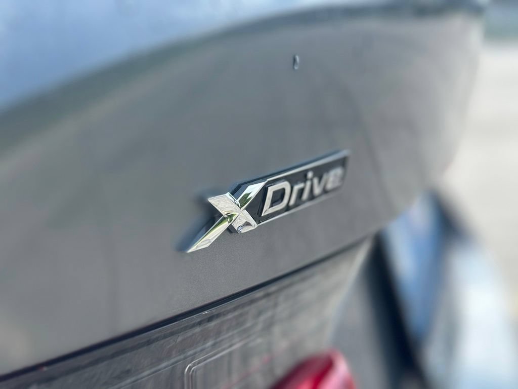 New 2026 Skyscraper Grey Metallic BMW 330i xDrive image 12