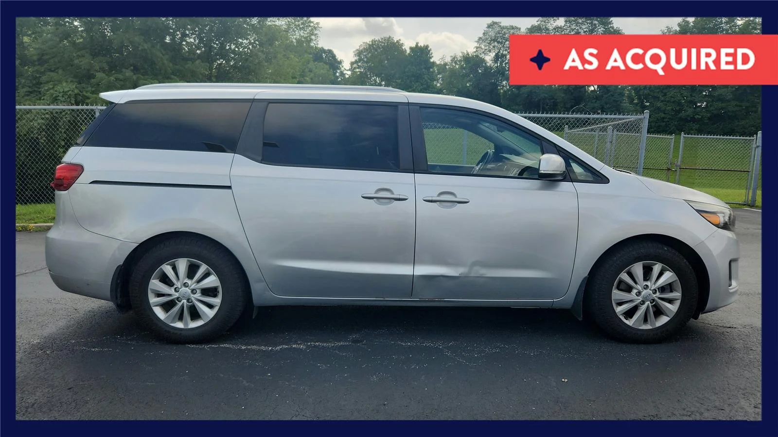 2016 Kia Sedona LX's photo