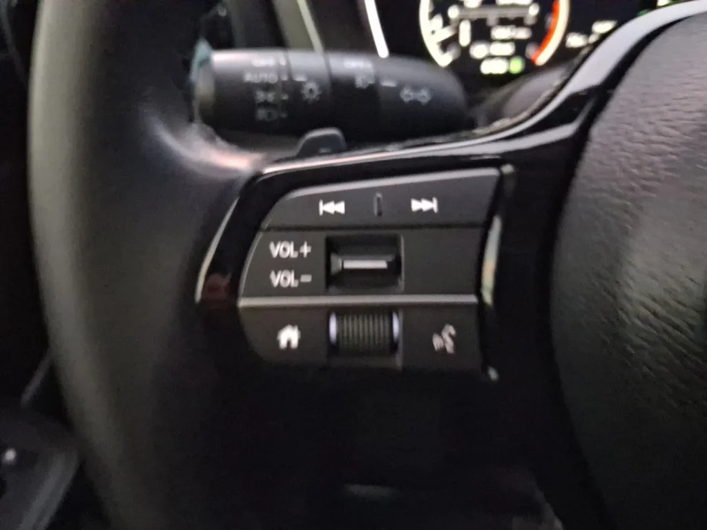 Used 2025 White Honda Touring image 24