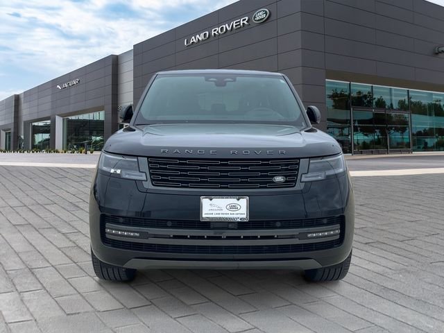 Used 2025  Land Rover SE image 8