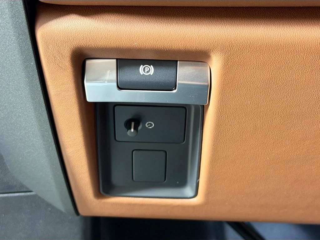 New 2026 Petra Copper Land Rover  OCTA image 10