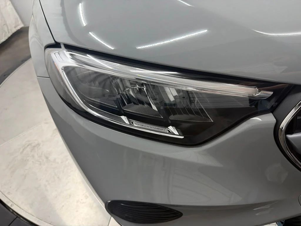 New 2027 White Mercedes-Benz GLC 300 image 10