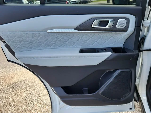 New 2026 Star White Metallic Tri-Coat Ford Platinum™ image 15