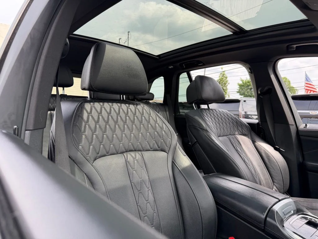 Used 2024 Black BMW xDrive40i image 10