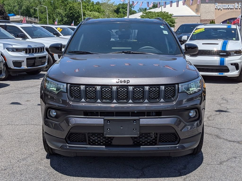 Used 2023 Gray Jeep Latitude image 3