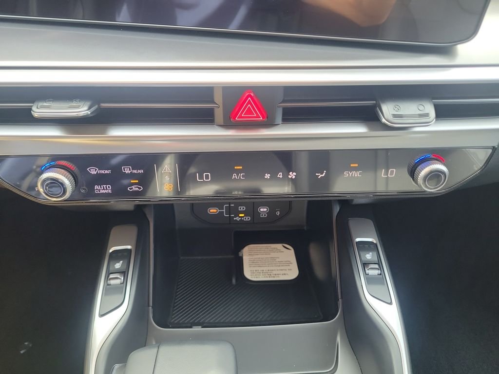 New 2026 White Kia S image 32