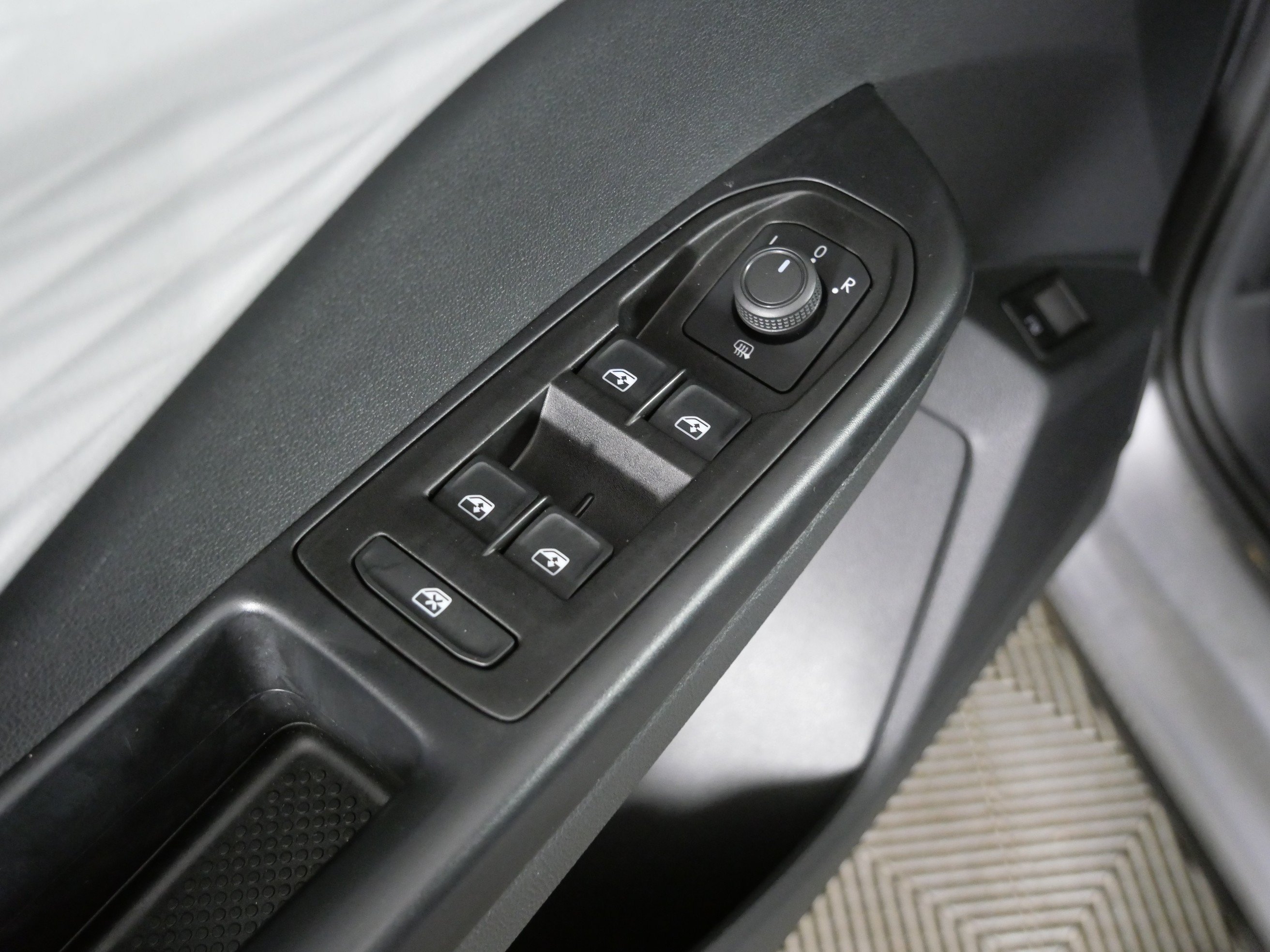 Used 2023 Silver Volkswagen S image 22