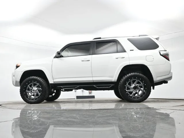 Used 2019 Super White Toyota SR5 image 26