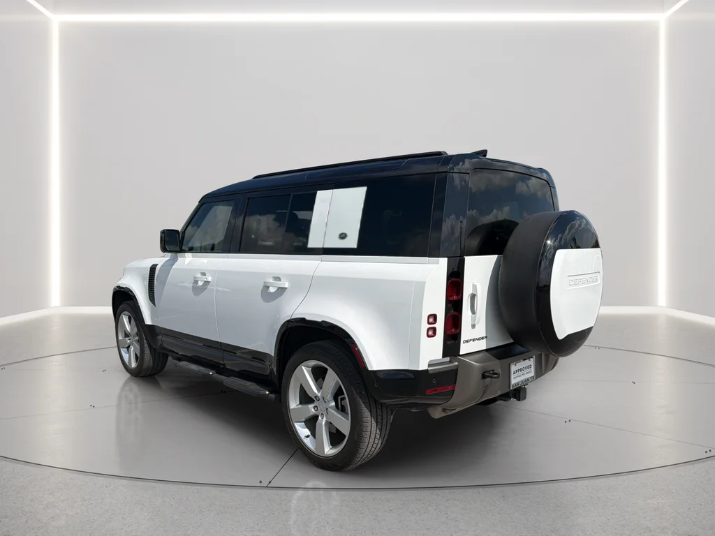 Used 2024  Land Rover X-Dynamic SE image 14