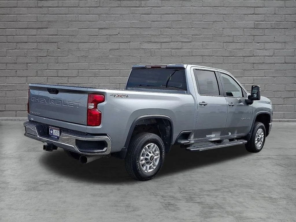 Used 2025 Sterling Gray Metallic Chevrolet LT image 31