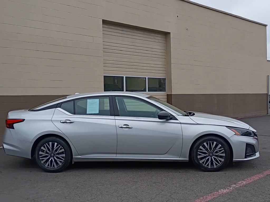 Used 2025 Brilliant Silver Metallic Nissan 2.5 SV image 3