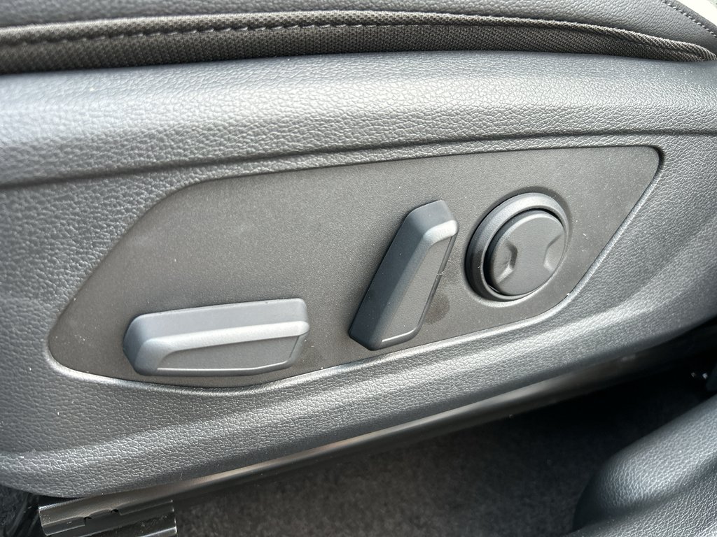 New 2027 Fusion Black Kia EX image 18