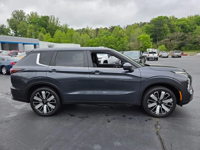 Used 2025 Gray Mitsubishi SE image 9