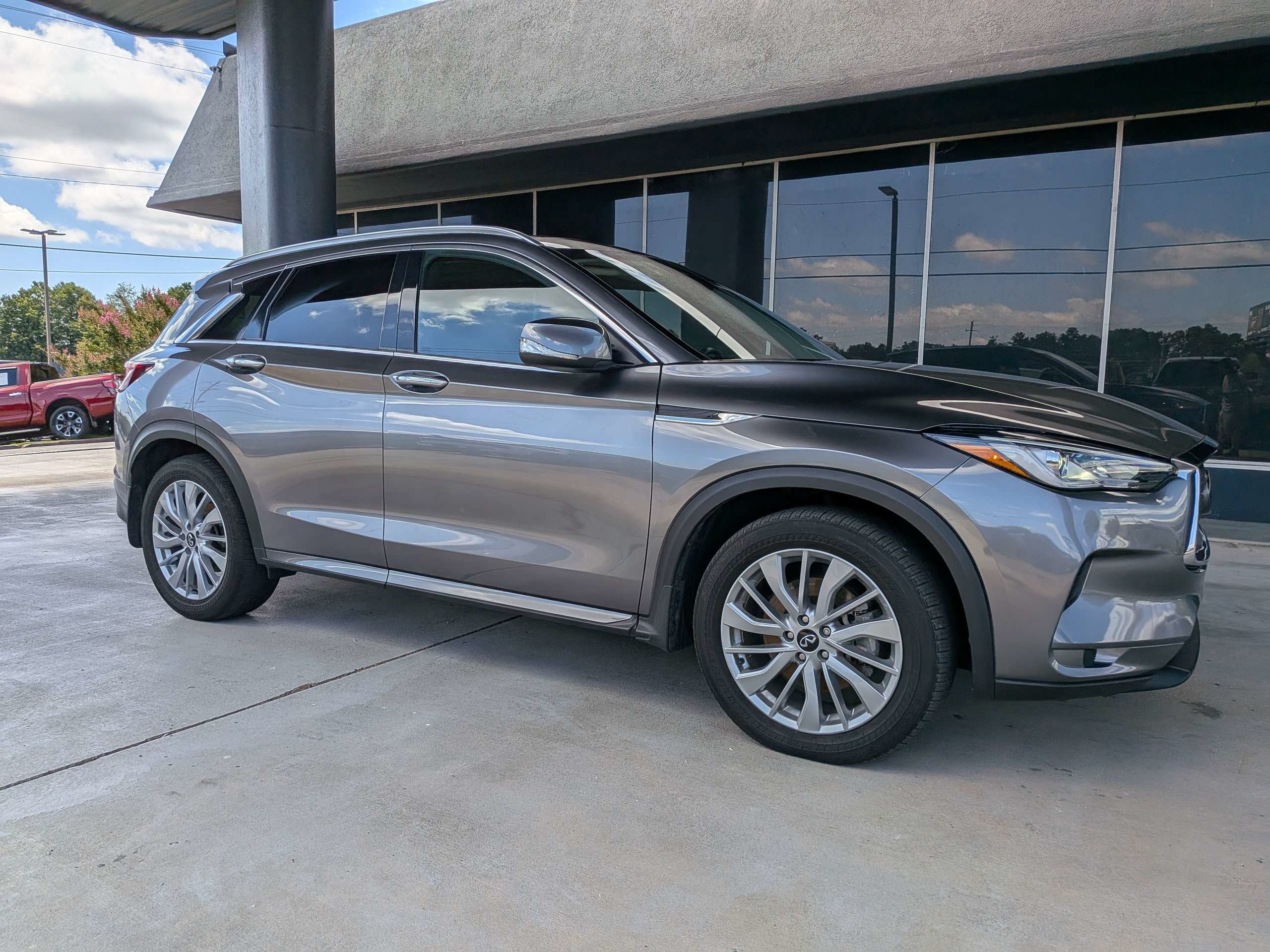 Used 2023 Gray INFINITI LUXE image 1