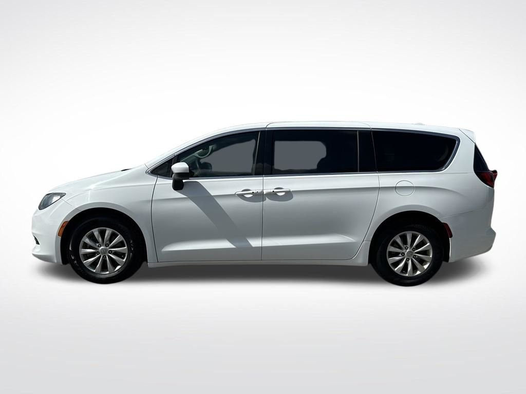 Used 2017 White Chrysler Touring image 3