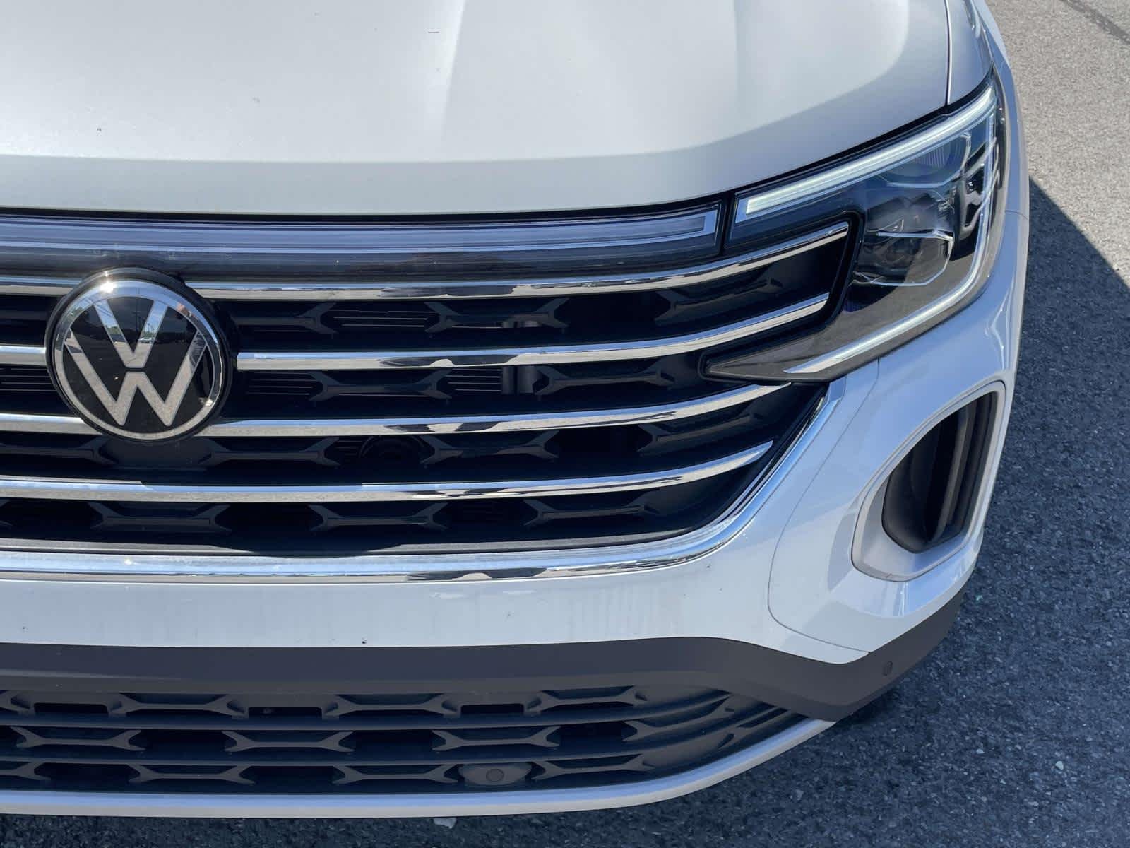 New 2026 Opal White Pearl Volkswagen 2.0T SE w/Technology image 9