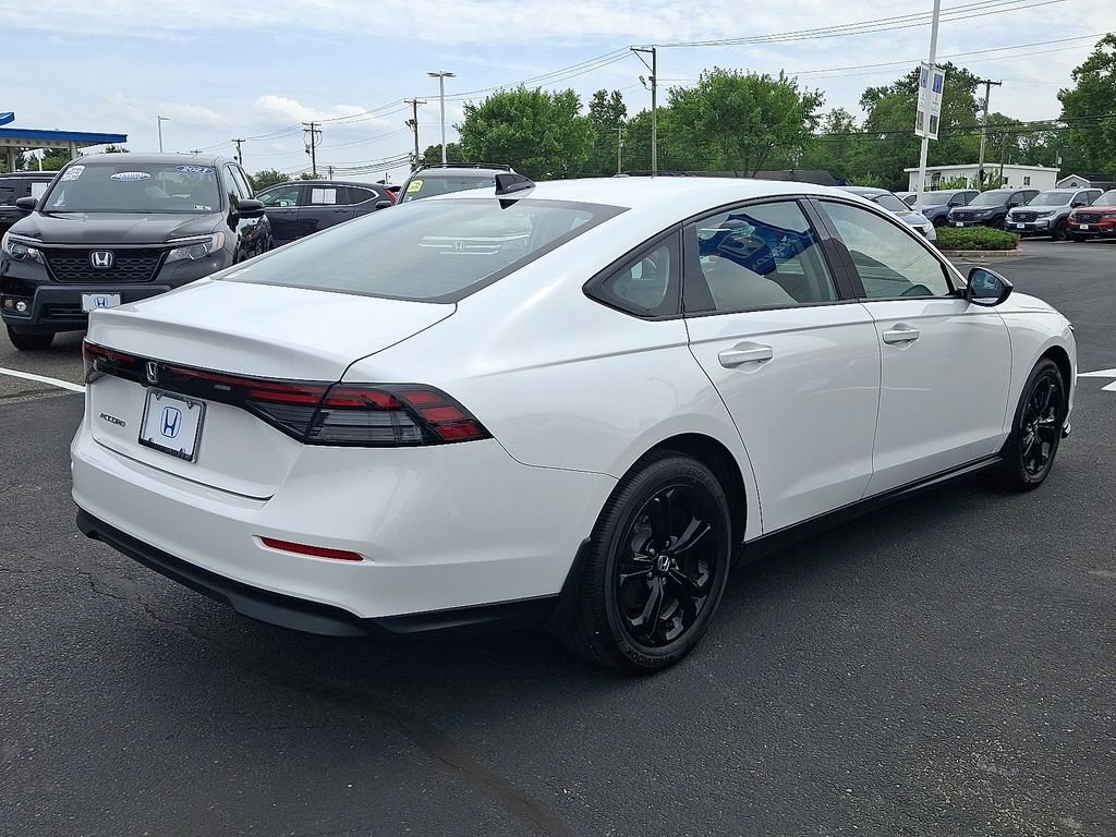 Certified Used 2025 Platinum White Pearl Honda 1.5T SE image 6
